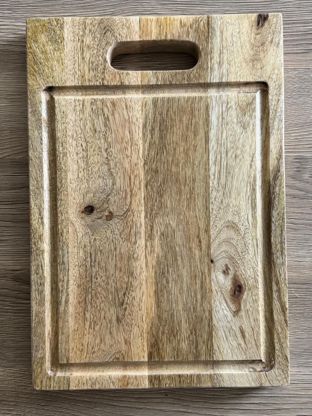 BD-22 Chunky Mango wood carving board with cut out handle