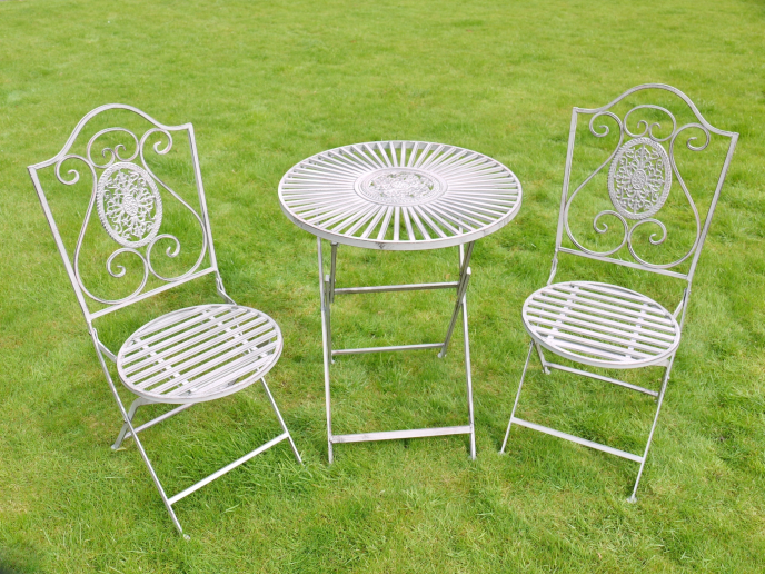 T42 Antique grey bistro set. Chairs and table displayed
