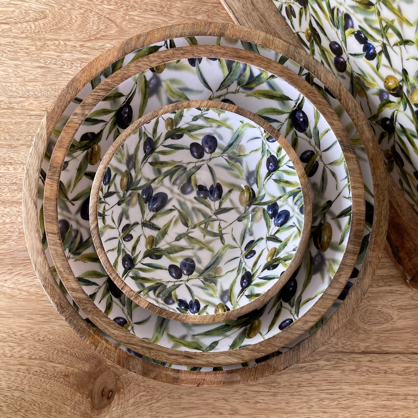 Olive Grove Round Mango wood bowls. Ideal for fruit or salad. 3 sizes