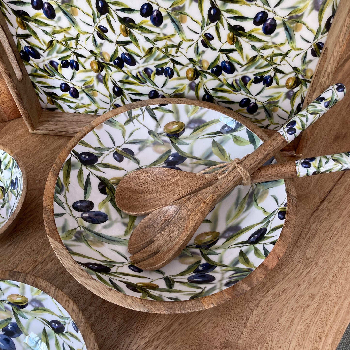 Olive Grove Round Mango wood bowls. Ideal for fruit or salad. 3 sizes