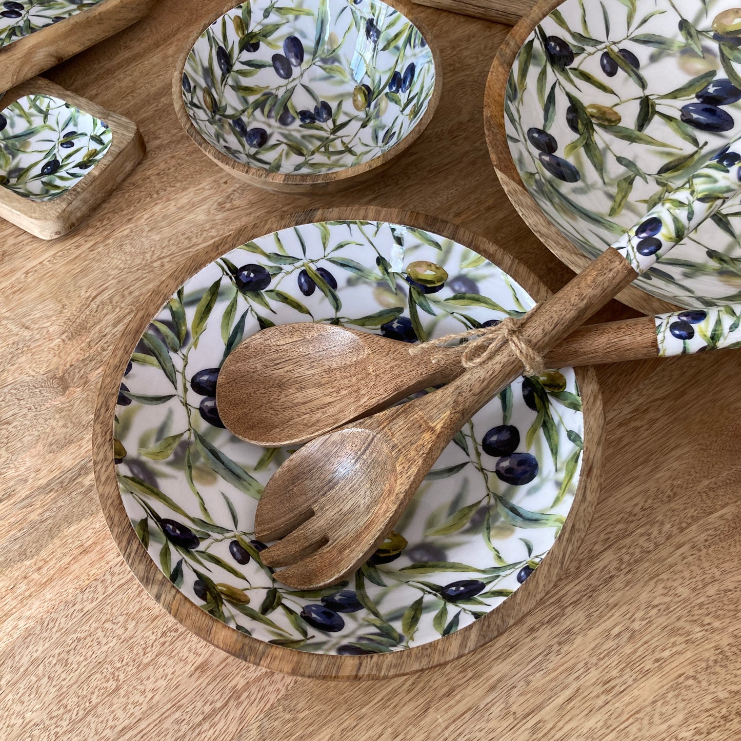 Olive Grove Round Mango wood bowls. Ideal for fruit or salad. 3 sizes
