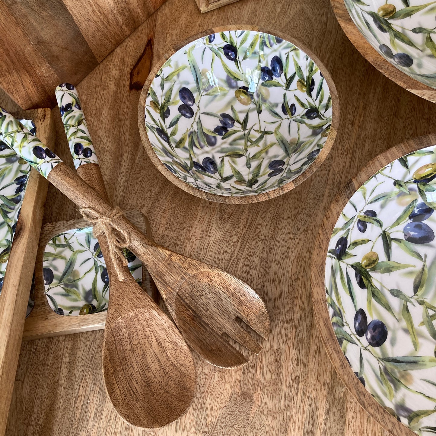 Olive Grove Round Mango wood bowls. Ideal for fruit or salad. 3 sizes