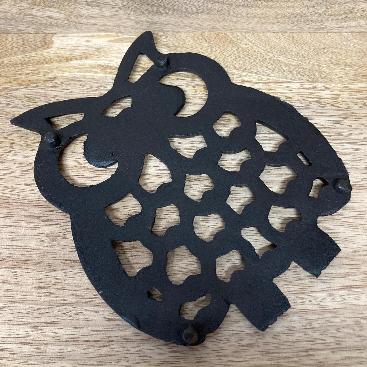 Black painted cast iron OWL design trivet / hotplate - underneath