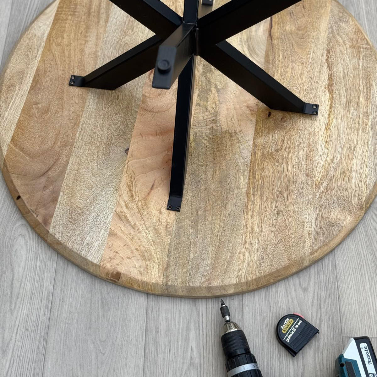 MANT-404/5 Coffee table with parquet top 60 or 80cm round with black metal legs showing lid fitting