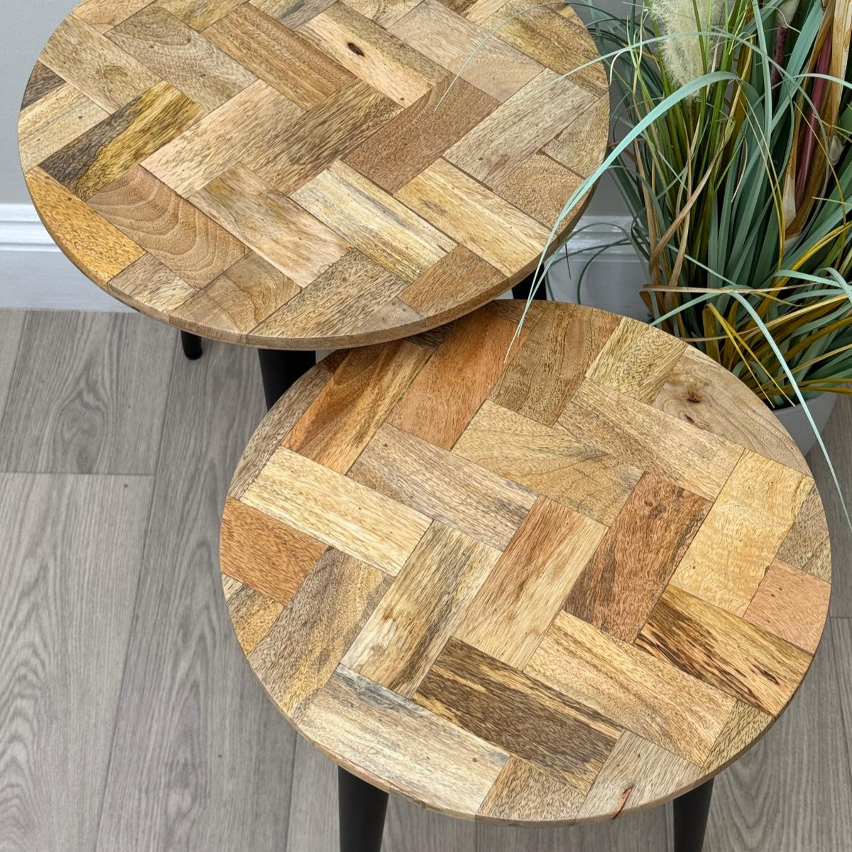 IMANT-002 Nest of 2 round Mango Parquet side tables close up
