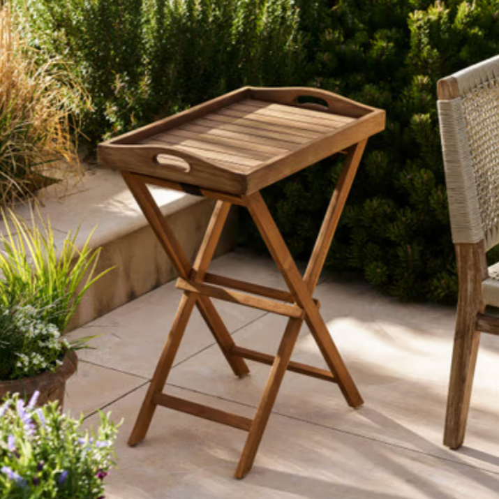 Butler tray in the garden
