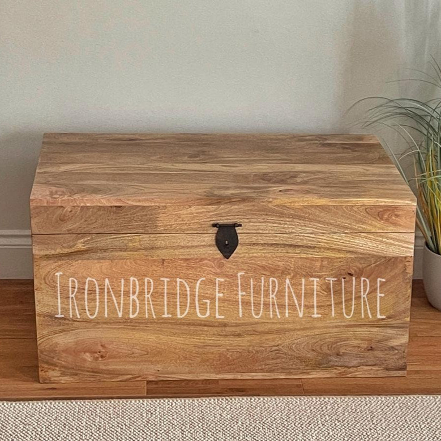 Solid Mango blanket style chest