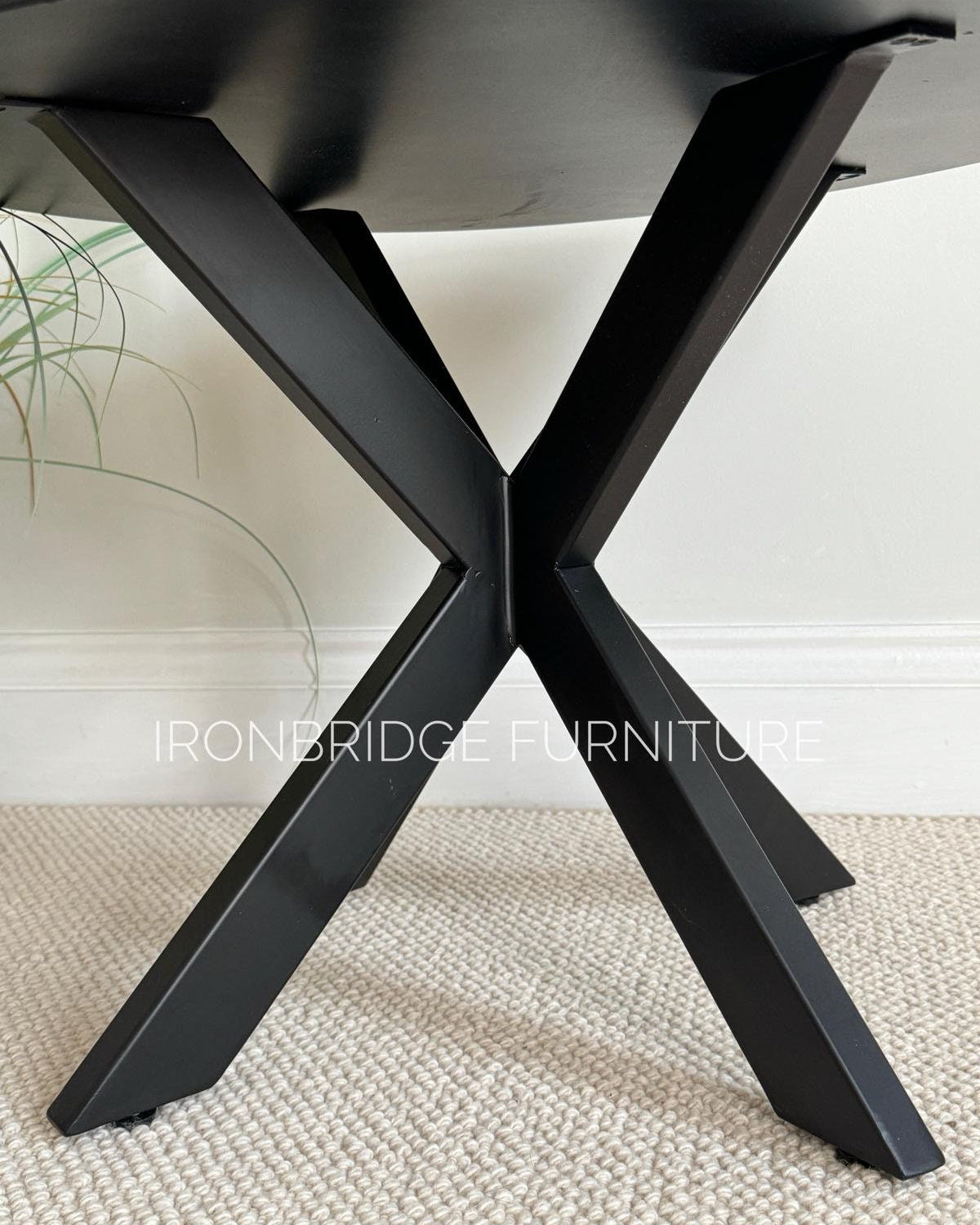 MANT-404/5 Coffee table with parquet top 60 or 80cm round with black metal legs from underneath
