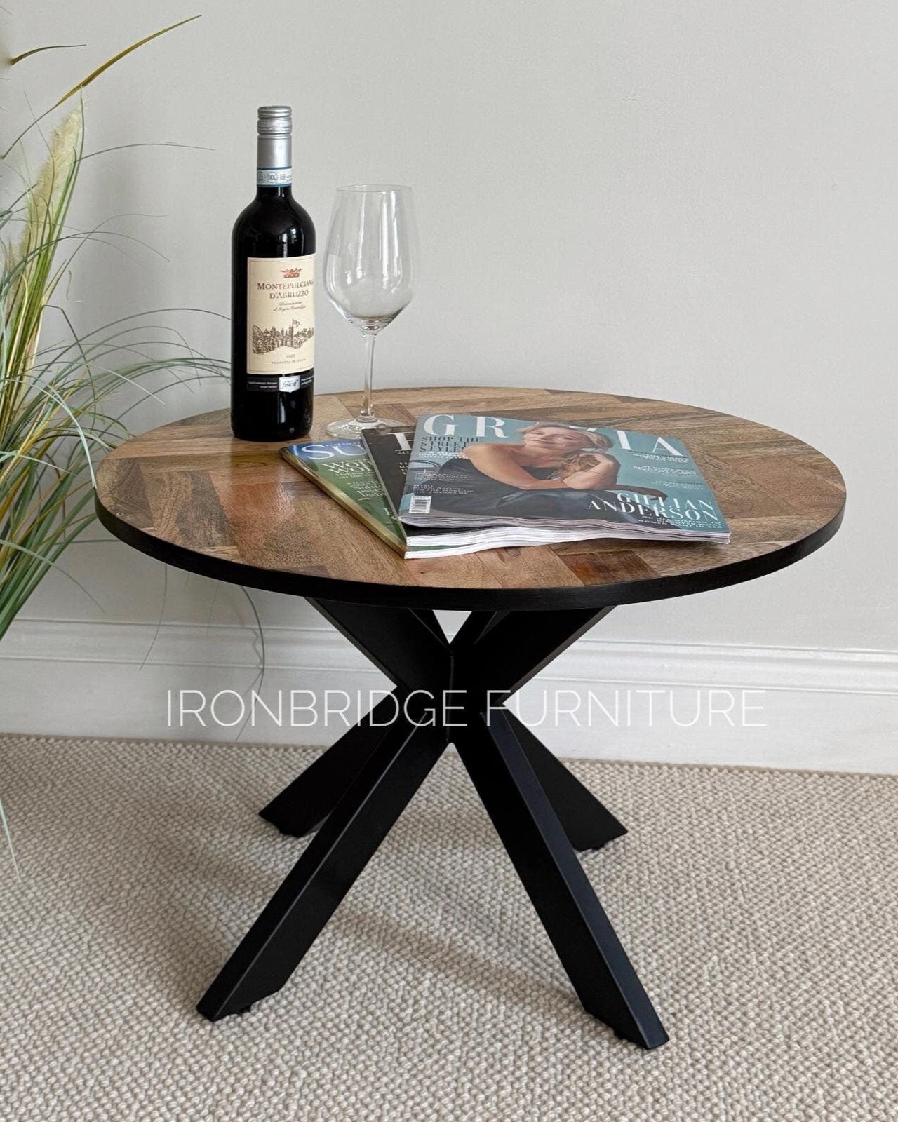 MANT-404/5 Coffee table with parquet top 60 or 80cm round with black metal legs with accessories