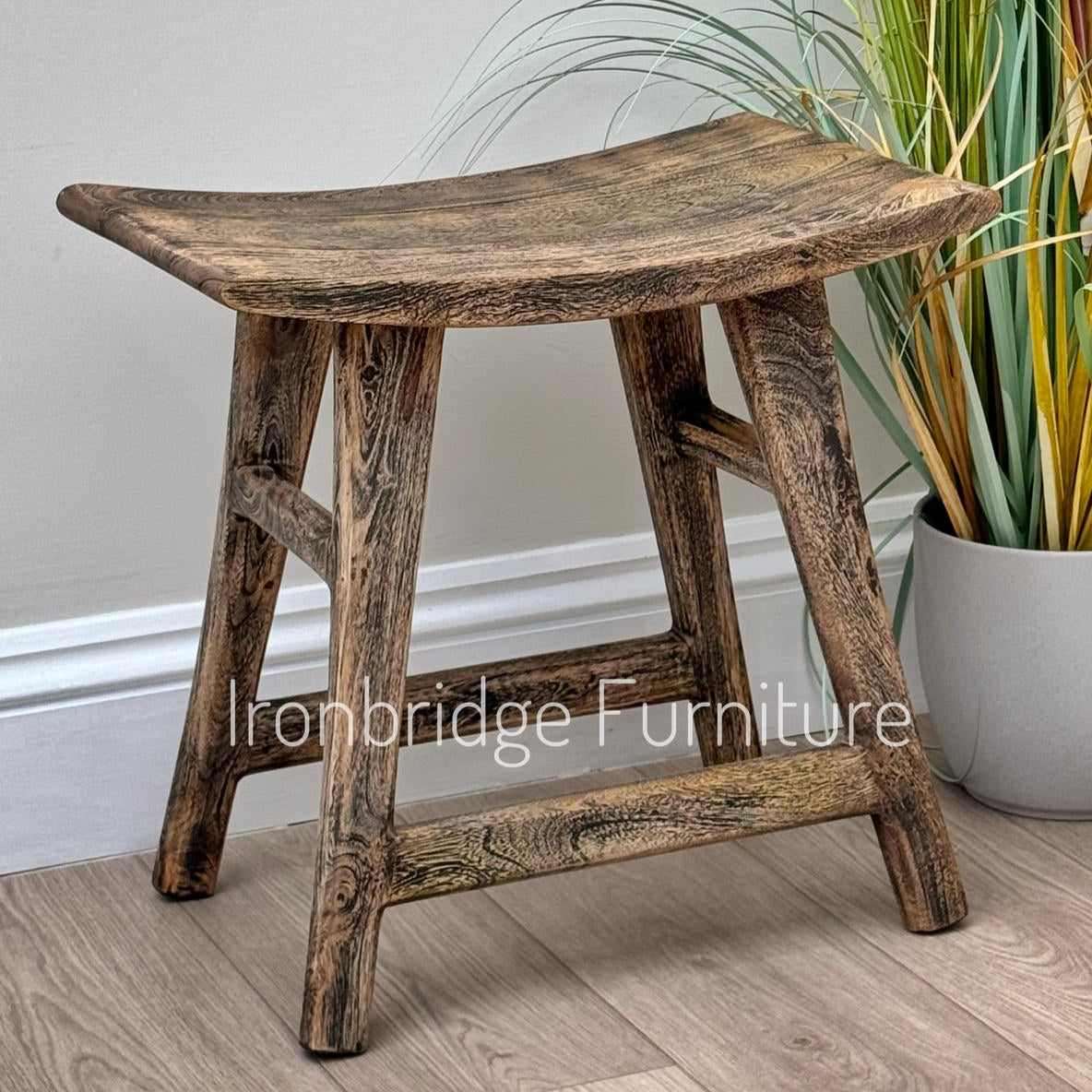 Curved rustic Mango wood stool single (dark).