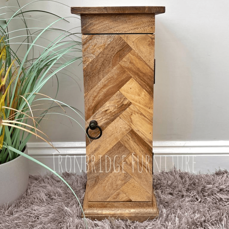MANT-521 Parquet slim cabinet with 1 door in Mango wood from the front