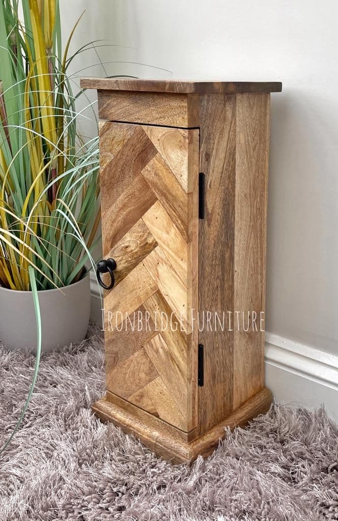MANT-521 Parquet slim cabinet with 1 door in Mango wood angle view