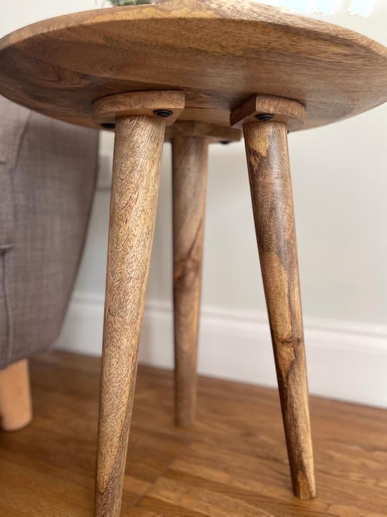 MANT-6012M 45cm round Mango wood top coffee table with 3 tapered legs