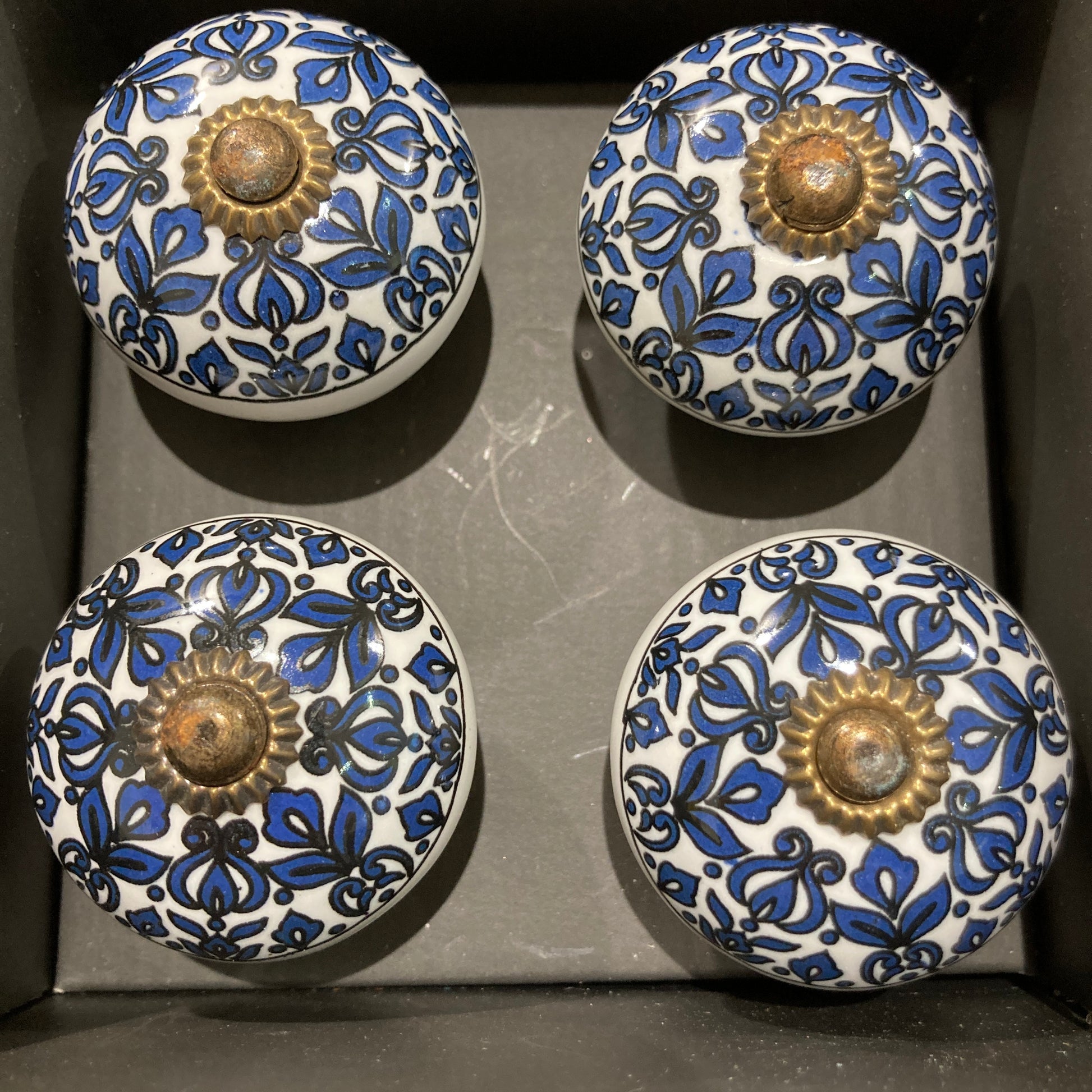 Set of 4 hand painted ceramic knob handles. Knobs in box. 