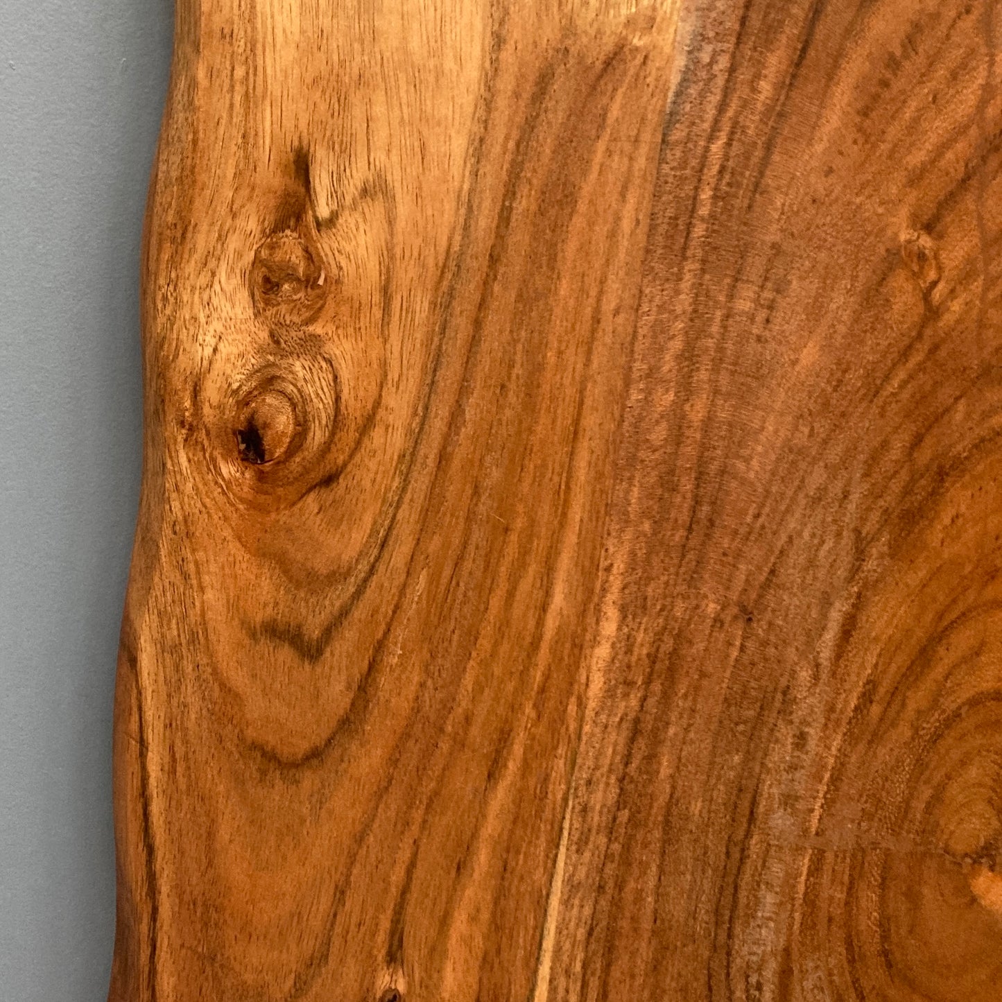 Chunky Acacia wood board with cut out grooves for easy handling 45 x 30cm close up