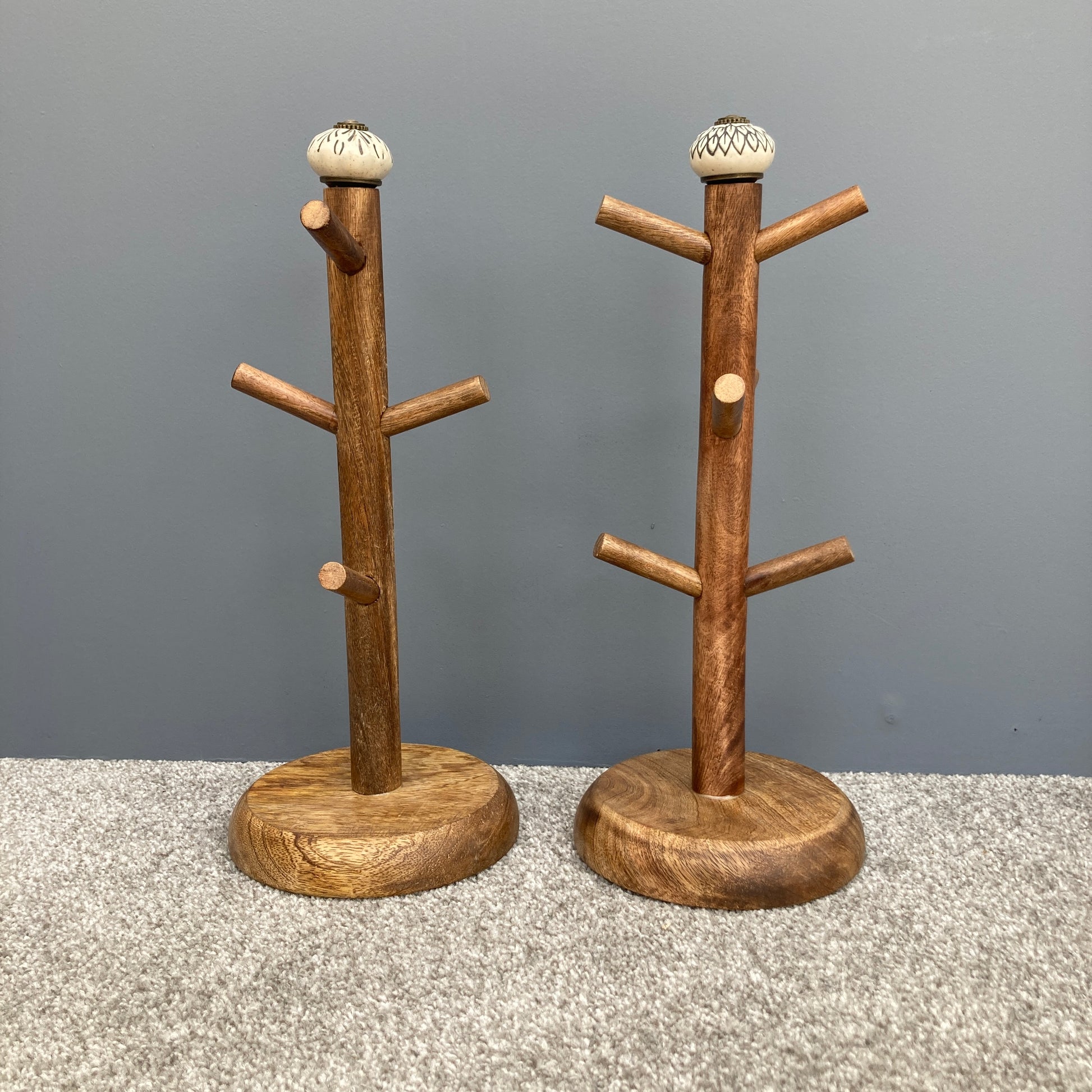 Dark Mango wood mug tree to hold up to 6 cups. 2 designs front on.