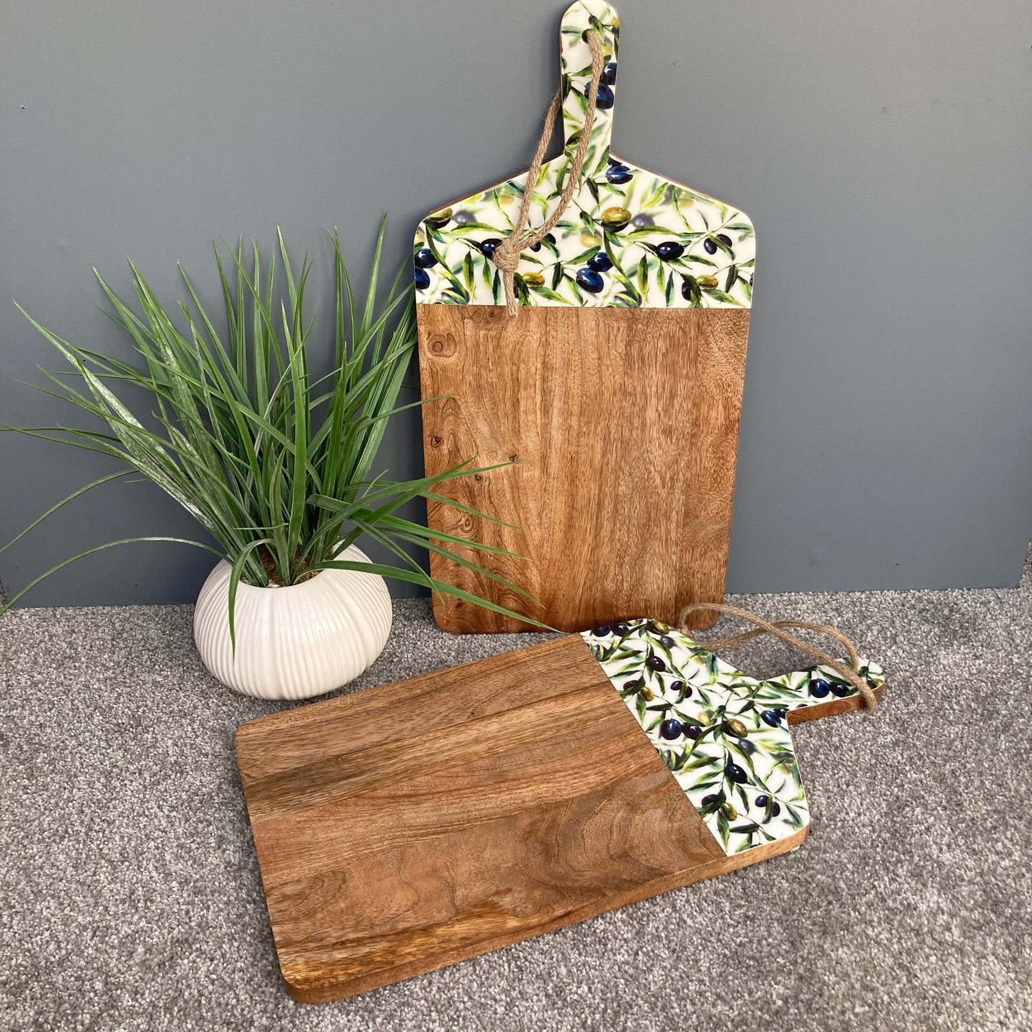 Olive grove design enamelled Mango wood food serving paddle board display