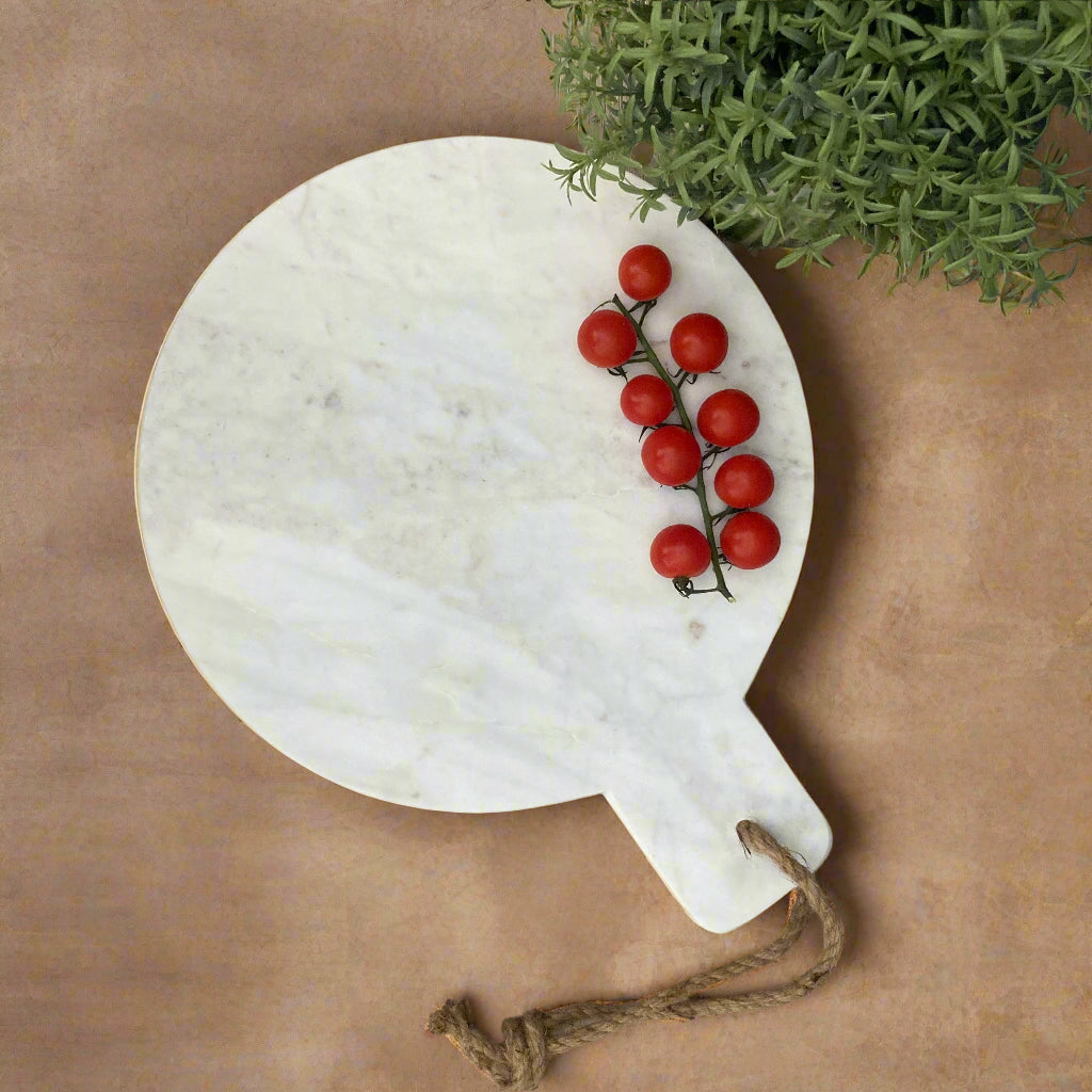 Marble chopping board - round or rectangular design. Round design with tomatoes.