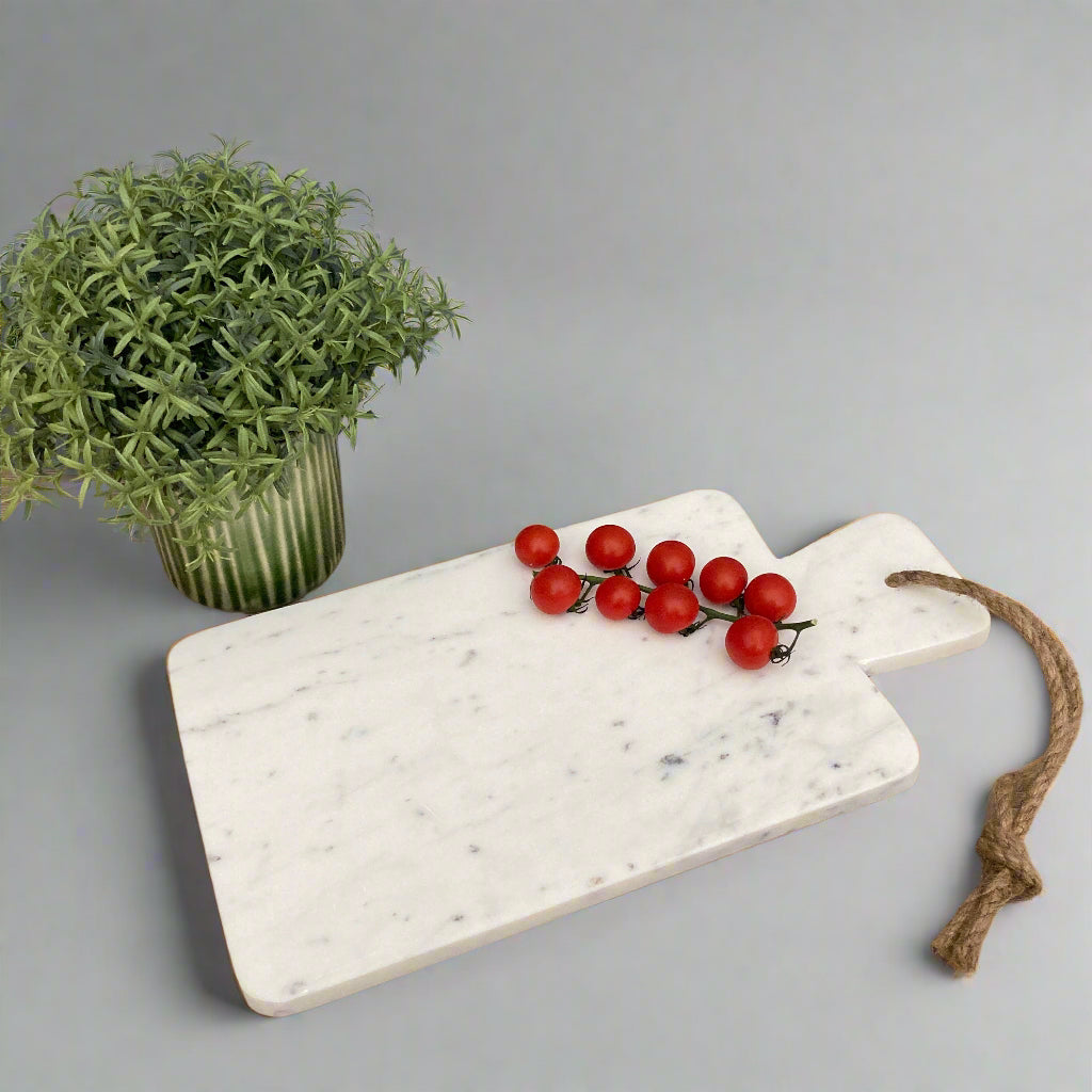 Marble chopping board - round or rectangular design. Rectangular design with tomatoes.