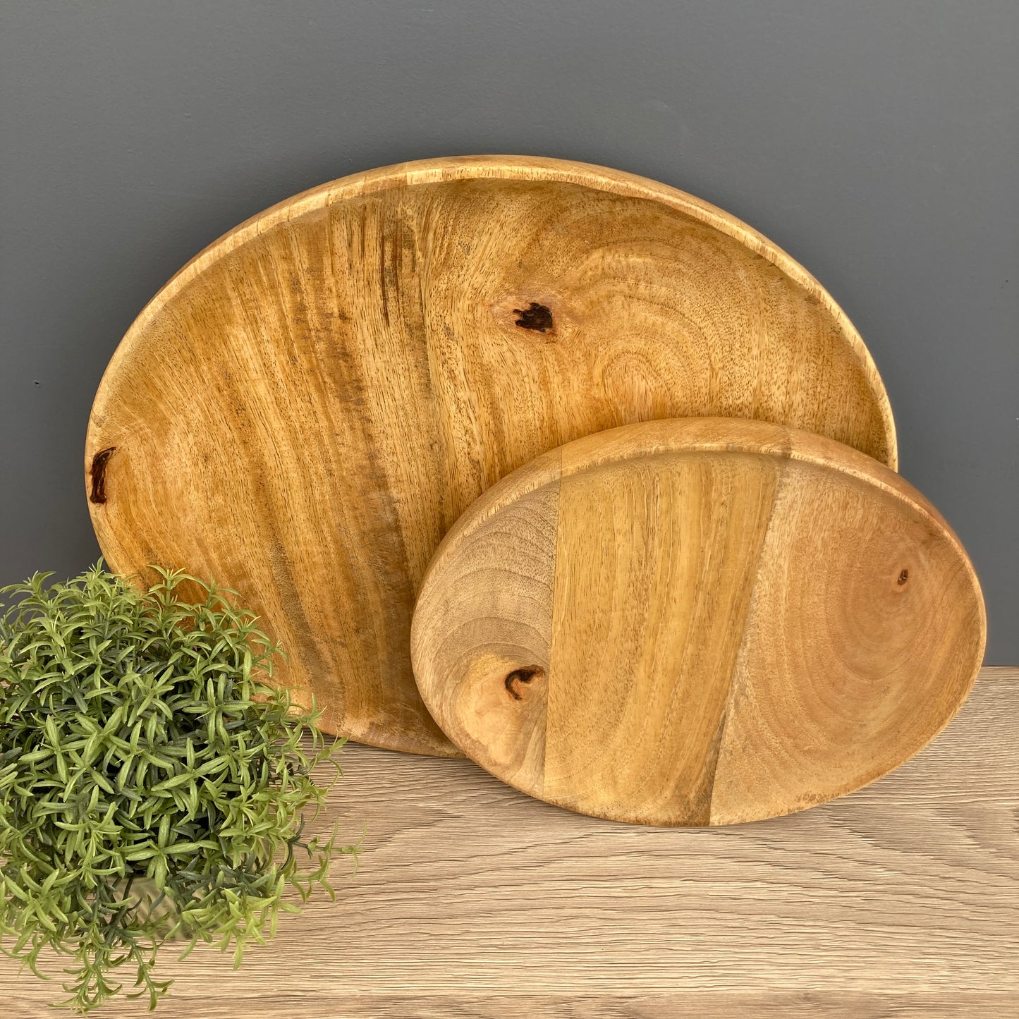 Solid Mango plate in 2 sizes, standing on a work surface