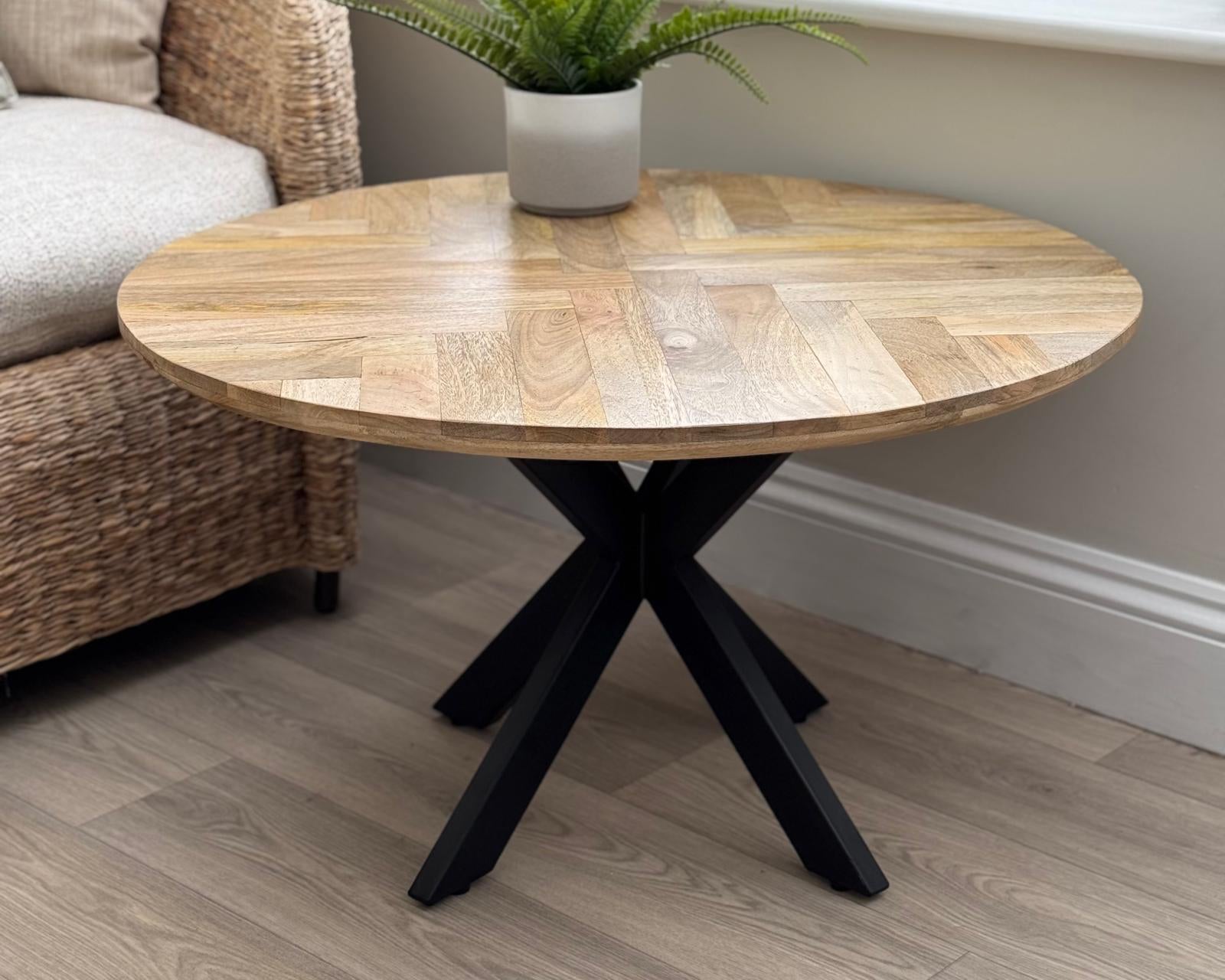 MANT-404/5 Coffee table with parquet top 60 or 80cm round with black metal legs in a conservatory