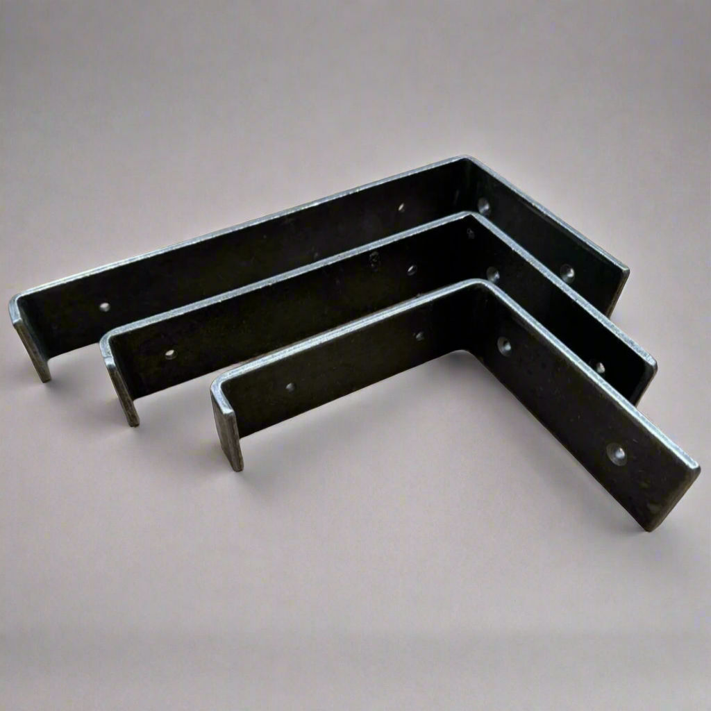 Pair of cast iron lipped brackets. Available in 4 sizes. 3 sizes shown