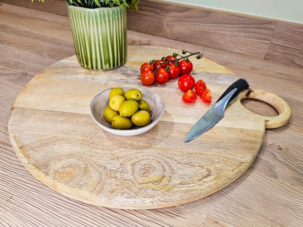 Round loop handled food boards made from solid Mango wood. As a food grazing board