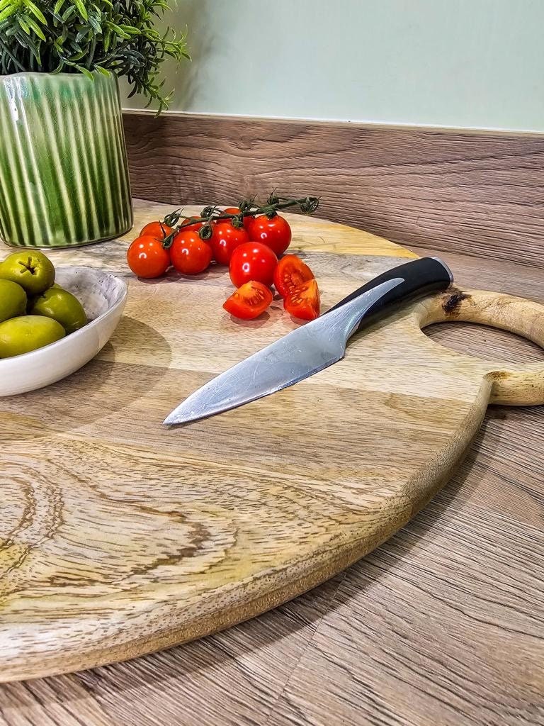 Round loop handled food boards made from solid Mango wood. Close up