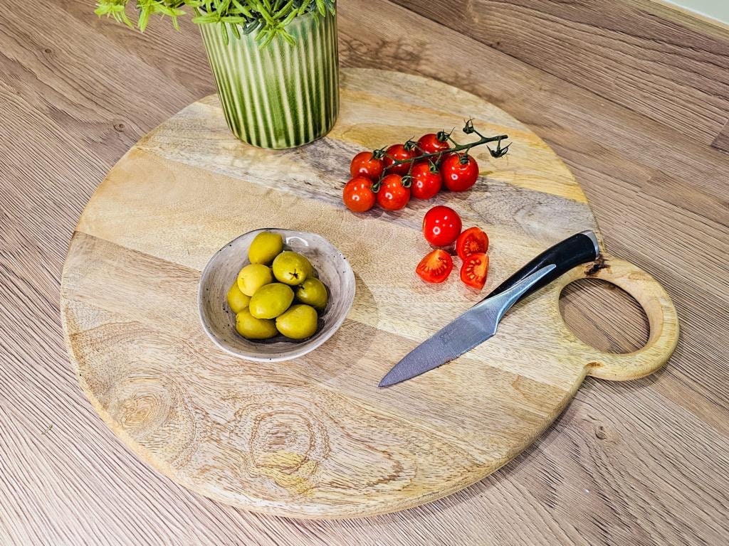 Round loop handled food boards made from solid Mango wood. As a grazing board with tomatoes