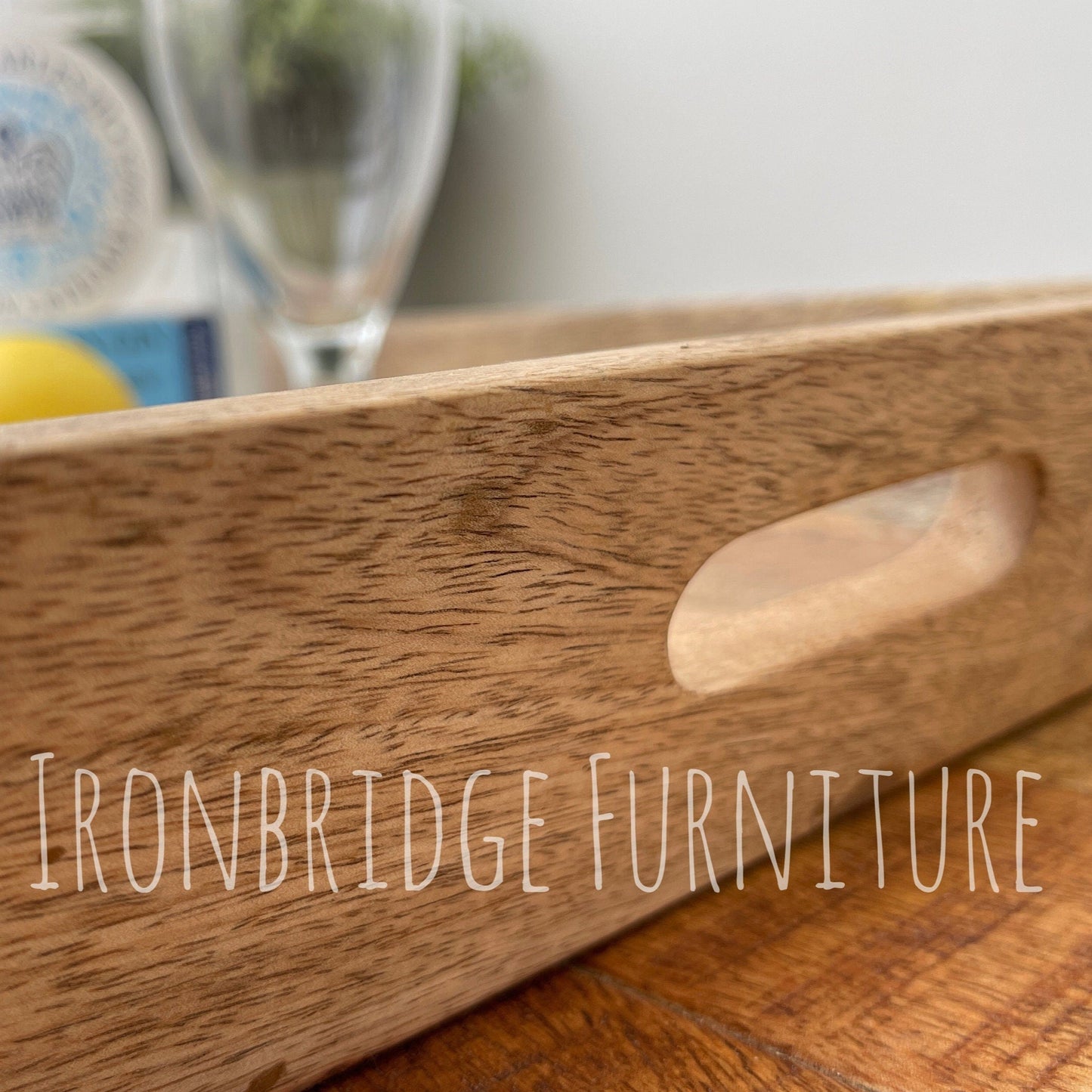 Sloping edge butler tray on foldable stand - Mango wood. Close up of handle.