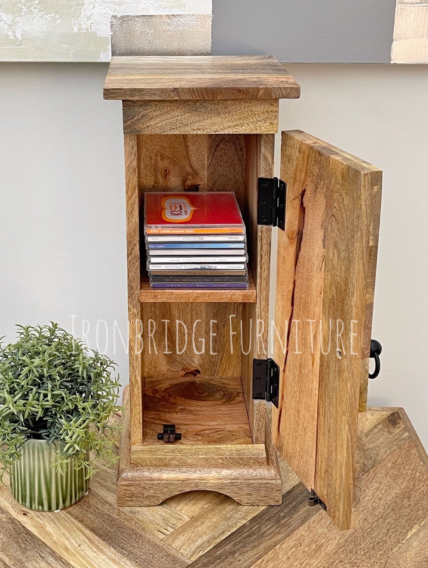 MANT-521 Parquet slim cabinet with 1 door in Mango wood door open
