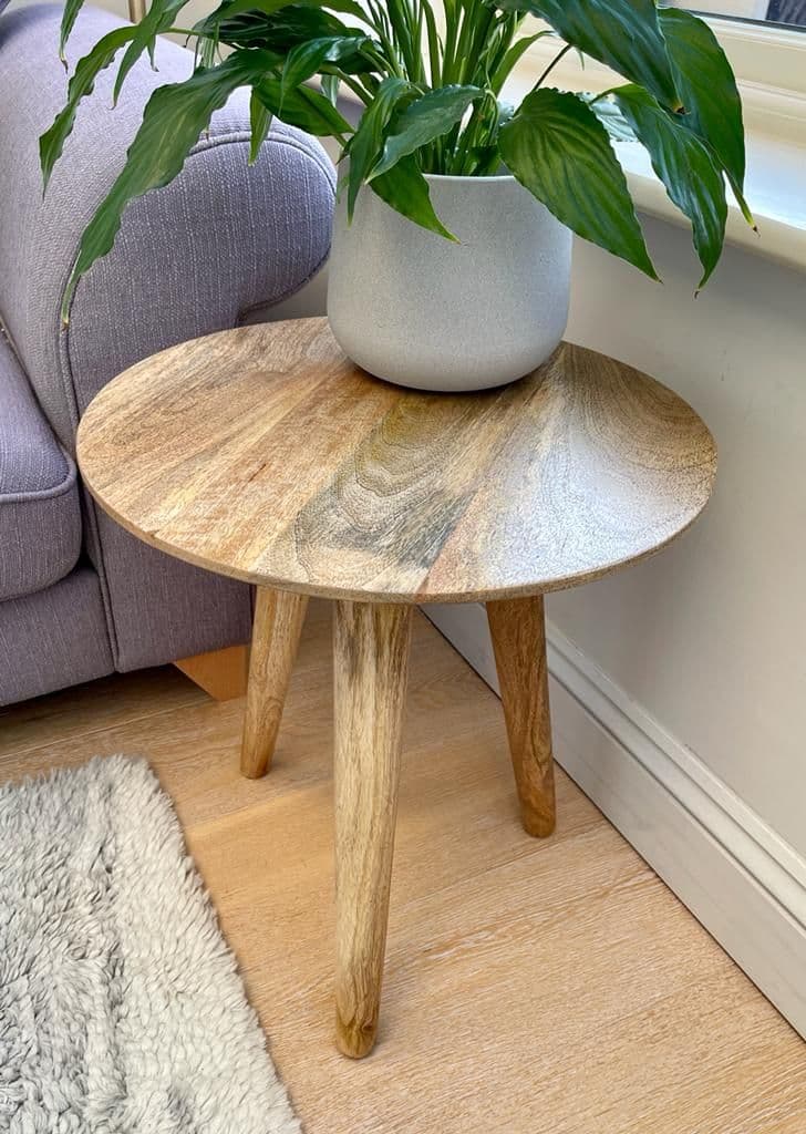 MANT-6012M 45cm round Mango wood top coffee table with 3 tapered legs