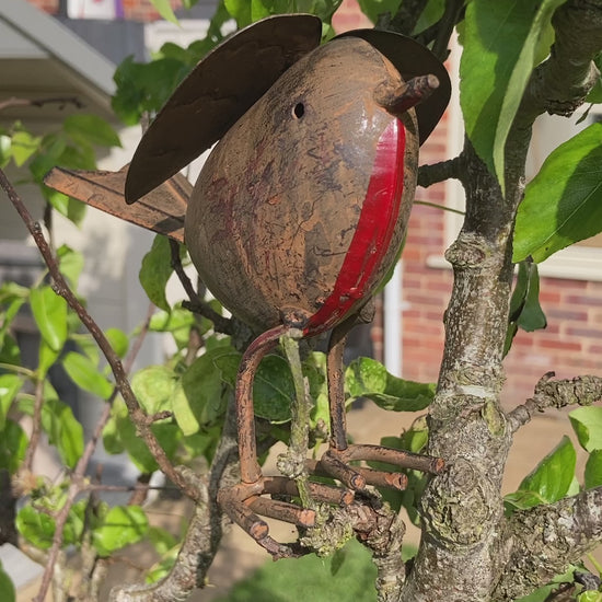 Tin robin garden ornament video