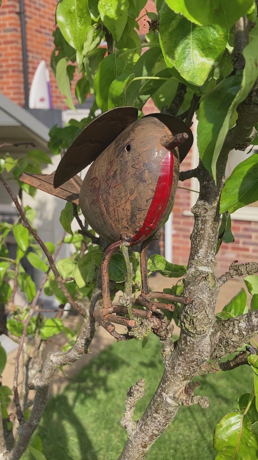 Tin robin garden ornament video