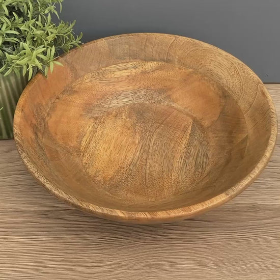 Video of a Mango wood salad bowl