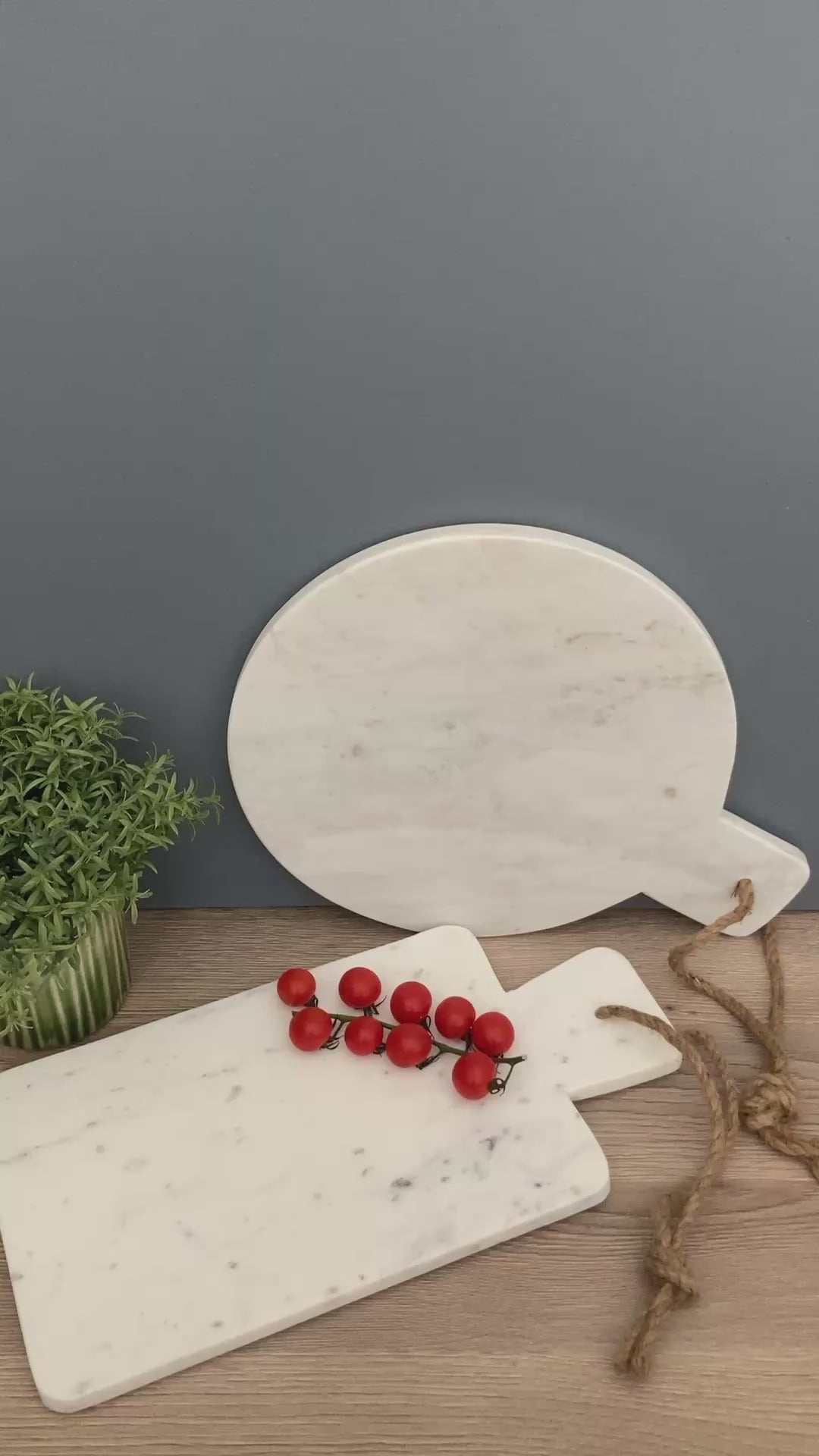 Marble chopping board - round or rectangular design - video.