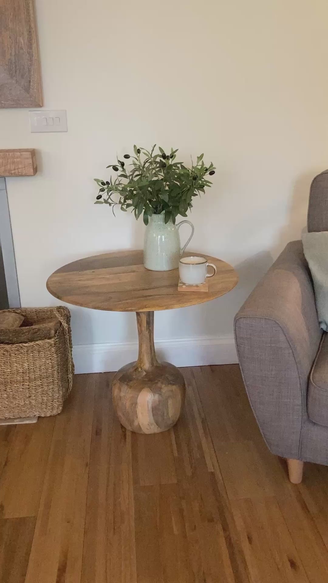 Video of round table on plinth