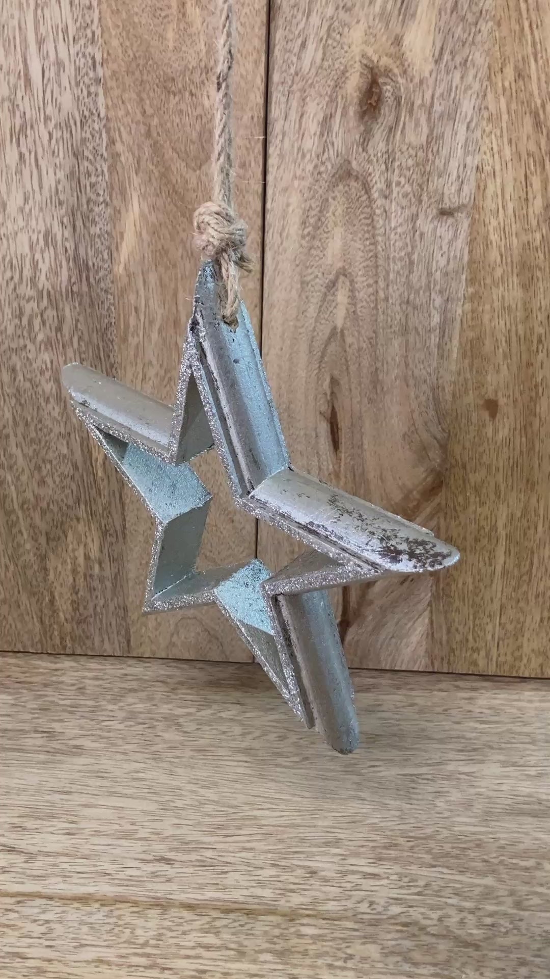 Hanging wooden star - video